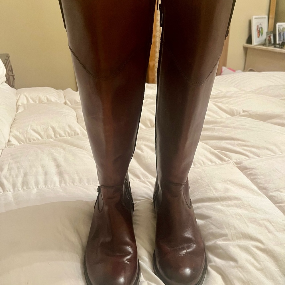 Frye Boots Tall 4001 Round toe brown boots size 6 B worn once Riding EXCELLENT